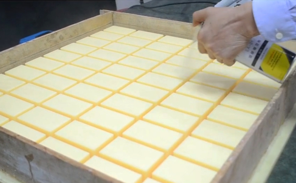 模具硅橡膠操作為什么要用脫模劑？